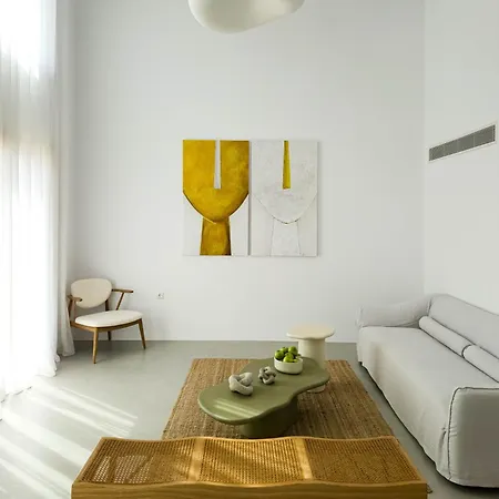 Nour, Modern High-ceiling Retreat With Pool In Plaka Naxos فيلة