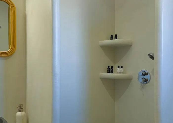 Nour, Modern High-ceiling Retreat With Pool In Plaka Naxos فيلة