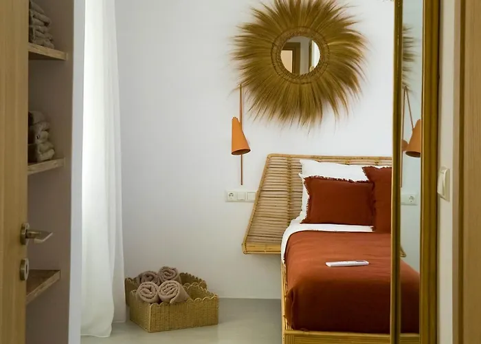 Nour, Modern High-ceiling Retreat With Pool In Plaka Naxos