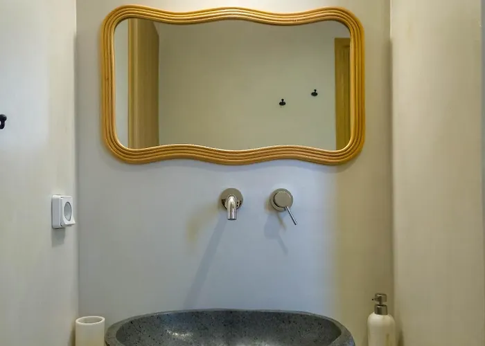 Nour, Modern High-ceiling Retreat With Pool In Plaka Naxos