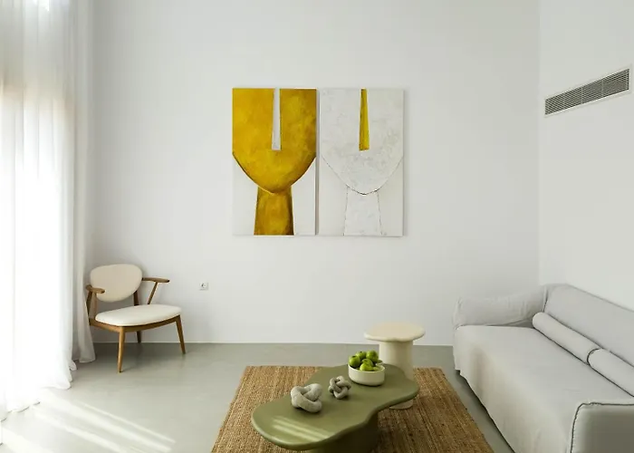 Nour, Modern High-ceiling Retreat With Pool In Plaka Naxos فيلة