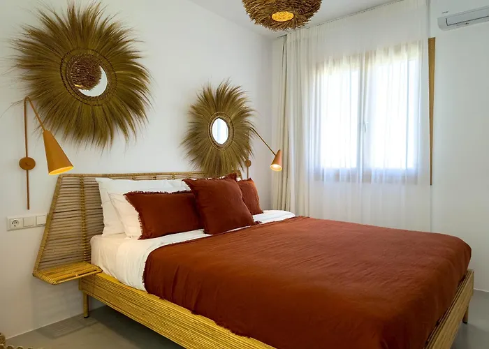 فيلة Nour, Modern High-ceiling Retreat With Pool In Plaka Naxos *