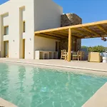Nour, Modern High-ceiling Retreat With Pool In Plaka Naxos Willa *
