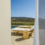 Nour, Modern High-ceiling Retreat With Pool In Plaka Naxos Willa Naxos City