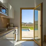 Nour, Modern High-ceiling Retreat With Pool In Plaka Naxos Willa