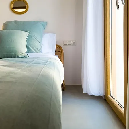 Вилла Nour, Modern High-ceiling Retreat With Pool In Plaka Naxos