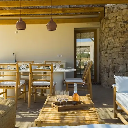 Nour, Modern High-ceiling Retreat With Pool In Plaka Naxos Agios Arsenios