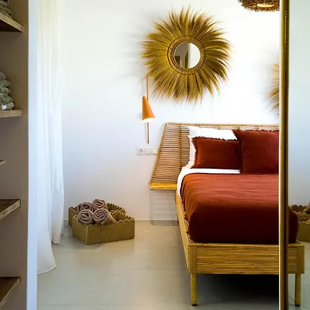 Nour, Modern High-ceiling Retreat With Pool In Plaka Naxos Agios Arsenios