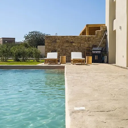 Nour, Modern High-ceiling Retreat With Pool In Plaka Naxos Agios Arsenios