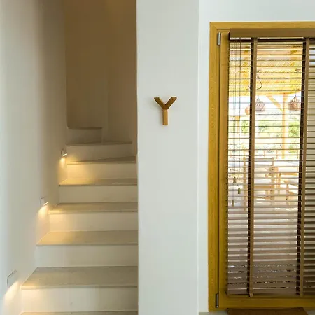 Nour, Modern High-ceiling Retreat With Pool In Plaka Naxos 빌라 *
