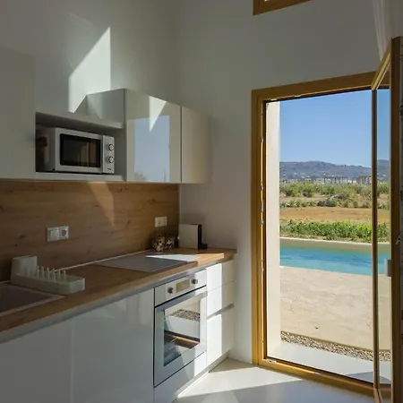 Nour, Modern High-ceiling Retreat With Pool In Plaka Naxos