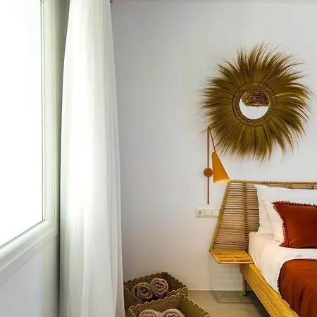 Nour, Modern High-ceiling Retreat With Pool In Plaka Naxos Villa Naxos City