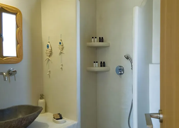 Nour, Modern High-ceiling Retreat With Pool In Plaka Naxos *