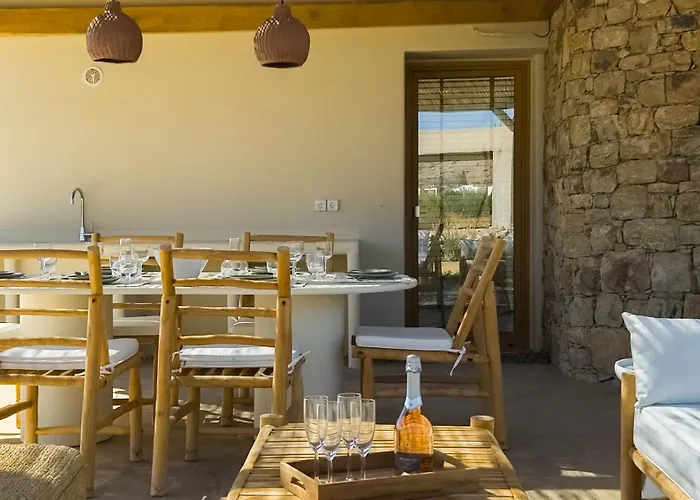 Nour, Modern High-ceiling Retreat With Pool In Plaka Naxos Naxos City