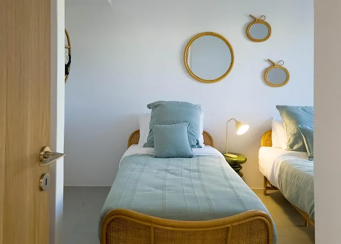 Nour, Modern High-ceiling Retreat With Pool In Plaka Naxos וילה Naxos City