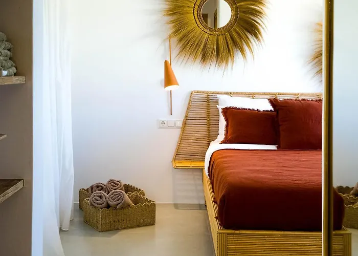 Nour, Modern High-ceiling Retreat With Pool In Plaka Naxos Naxos City