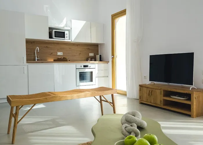 Nour, Modern High-ceiling Retreat With Pool In Plaka Naxos