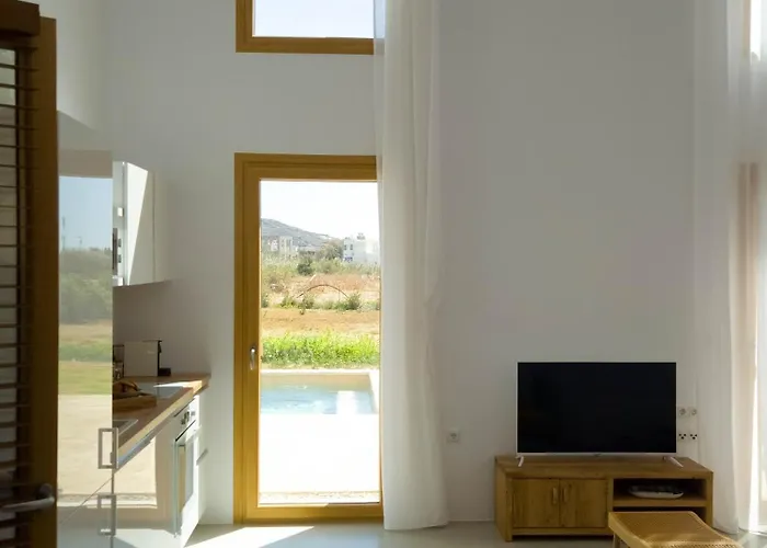 Nour, Modern High-ceiling Retreat With Pool In Plaka Naxos Naxos City