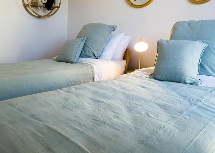 Nour, Modern High-ceiling Retreat With Pool In Plaka Naxos *