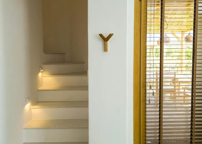 Nour, Modern High-ceiling Retreat With Pool In Plaka Naxos Villa *