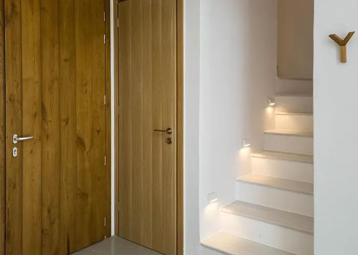 Nour, Modern High-ceiling Retreat With Pool In Plaka Naxos Villa