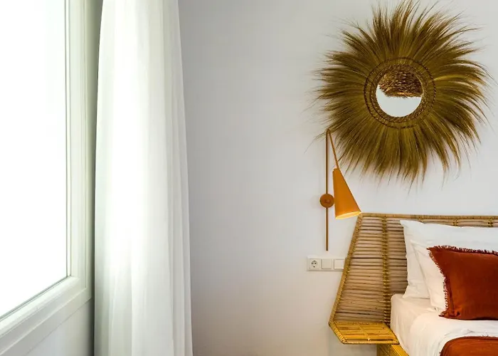 Nour, Modern High-ceiling Retreat With Pool In Plaka Naxos וילה Naxos City