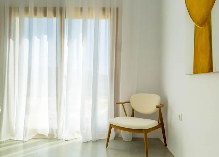 Nour, Modern High-ceiling Retreat With Pool In Plaka Naxos *